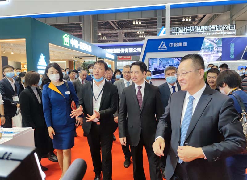 铝板厂家_全国政协常委、中国有色金属工业协会党委书记葛红林等领导到公司展位参观指导